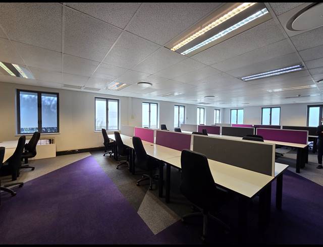 344M² OFFICE TO LET IN SANDOWN